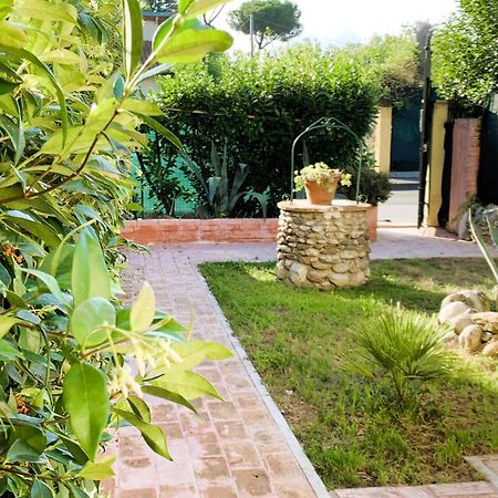 Sunny Apartment Marina di Massa Luaran gambar