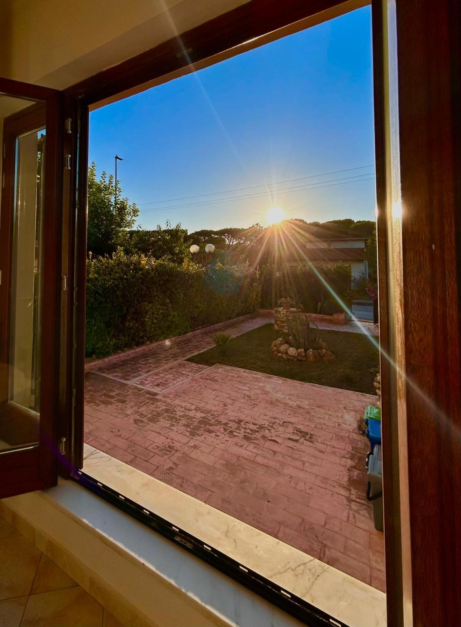 Sunny Apartment Marina di Massa Luaran gambar